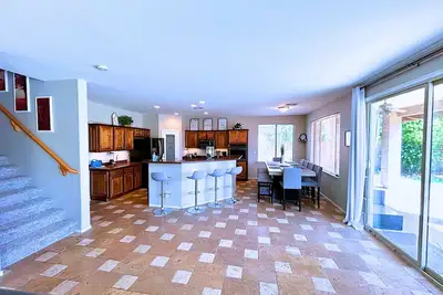 Image de Calming 5 Bed, 3 Bath, in Good Location