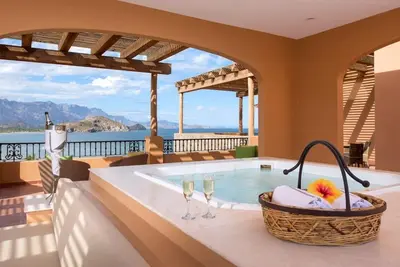 Image de 2-bedroom penthouse on Danzantes Bay. Baja. Tpc Golf Course. Fishing Dream! \n