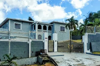 Image de Unforgettable Escape: Nestled in the tranquil and cool hills of Mandeville