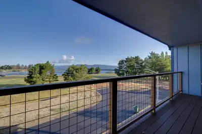 Image de Balconies w/ Scenic River Views: Hammond Townhome!