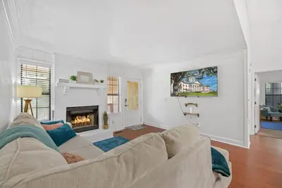 Image de Spacious 4br Near Fsu & A&M | Bbq, Deck, Game Room