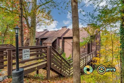 Image de Hilltop Haven - classy comfy mountain condo!