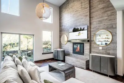 Image de Gorgeous Mountain Home, Private Hot Tub, Amenities Galore, Minutes to Historic Main Street!