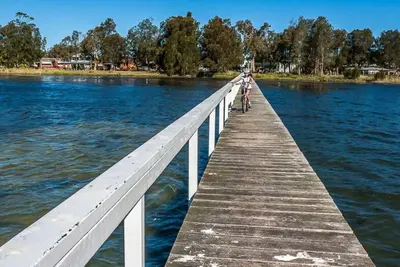 Image de Pool and Spa on the Lakefront - Main House