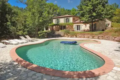 Image de Villa Beau Source : piscine privée, aire de jeux, sauna, boulangerie accessible à pied