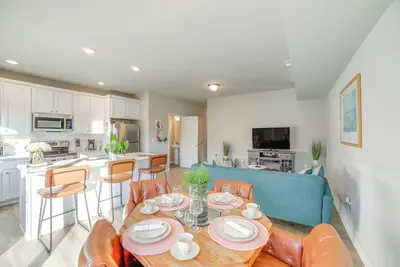 Image de 10 Mi to Grand Rapids: Modern Townhome!