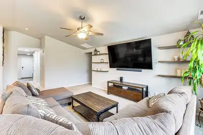 Image de 3 Mi to Lake Lowell: Caldwell Home w/ Yard & Grill