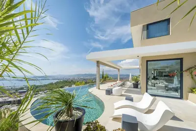 Image de Villa premium avec piscine à débordement