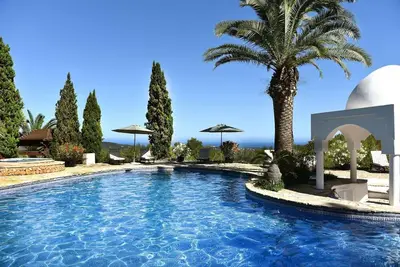 Maison de vacances avec salle à manger en plein