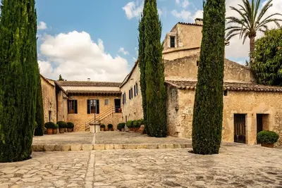 Image de Château du XVIIe siècle avec piscine