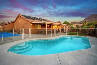 Image de Ultimate 3br Home: Pool, Pickleball and More!