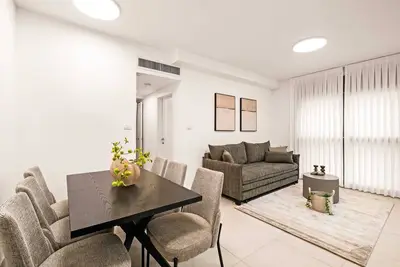 Image de Stylish 2-Bedroom Apartment Near Major Attractions
