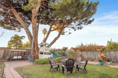 New! Oasis w/Amazing Backyard, Firepit, Bbq & Games, close to techs