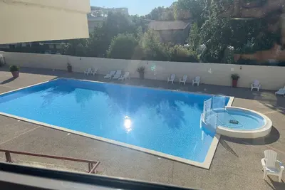 Image de Appart lumineux, calme, résidence sécurisée, piscine/parking, prox Port Minimes