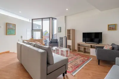 Image de Bright House w/ D. Luís Bridge View by HostWise