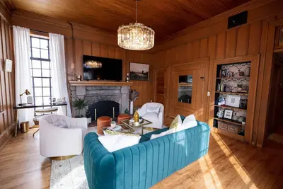 Image de Doc's Place | Historic Jewel In Downtown Flagstaff | Sophisticated Elegance