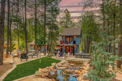 Image de Big R Lodge | Hot Tub, Arcades & Large Deck | Retreat Near Flagstaff Attractions