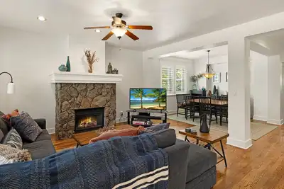 Image de Ponderosa Escape | Stunning Location | Incredible Game Room | Urban Trail  System | Ac & Ev-charger