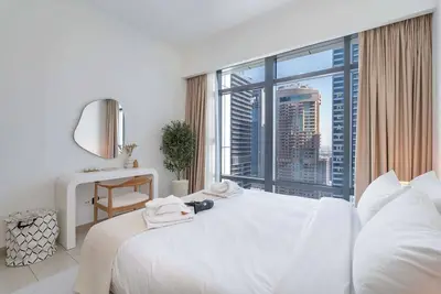 Image de Stunning 1-Bedroom Apartment Perfect for 4 in Lakeside Residence