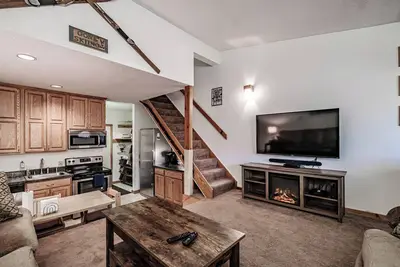 Image de One bedroom Cascades C-7, sleeping 6, fireplace!