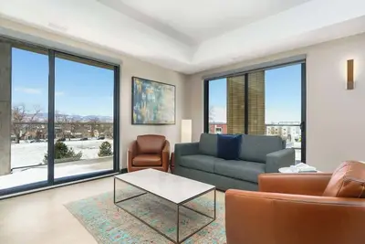Sleek Tennyson St Flat w/ Balcony & Views