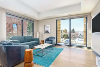 Luxurious Flat w/ Private Balcony & Mtn Views!