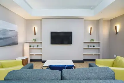 Stylish Flat on Tennyson St–Walk to Dining & More!