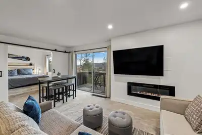 Image de Remodeled 1-Bdrm Ski-In/Ski-Out Condo w/Mt Views!