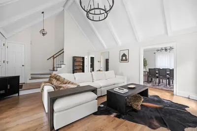 Image de Cozy/Luxe Countryside Estate on Private Grounds in South Clt- King Suite!