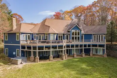 Image de Cozy Lake Retreat w/ Dock, Fire Pit & Views