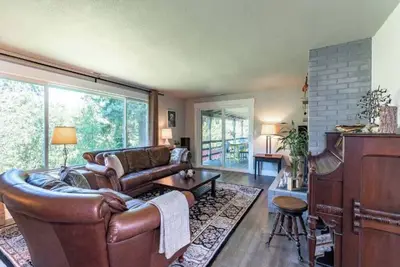 Image de 5 bed/3 bath with Game Room!