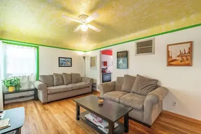 Image de Vibrant 1950s Mt Scott Home