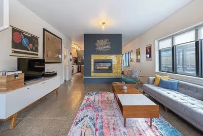 Image de Bright and modern 2bd/2. 5ba- close to Alberta st!