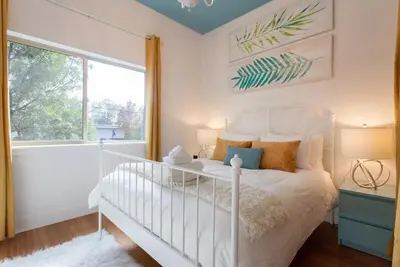 Image de *On Alberta! Modern Artist Loft w/ Rooftop Views! *