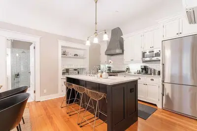 Image de The Cortland: Designer Home- Steps to 23rd Ave!