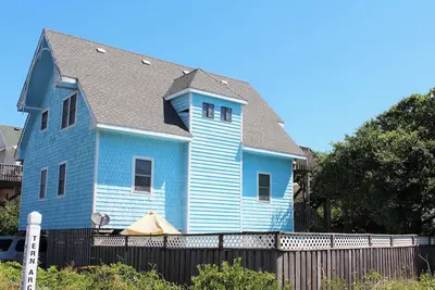 Image de Classic Obx beach house in Ocean Sands, Corolla Nc!