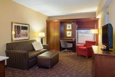 Image de Inviting Retreat with In-Room Movies and Free Breakfast – Steps from I-76 Access
