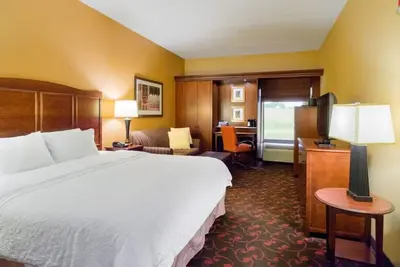Image de Serene Room with In-Room Movies and Breakfast – Near Carlisle Fairground
