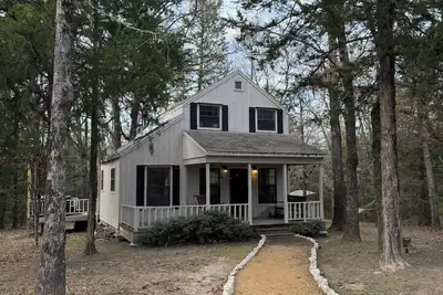 Image de Fox Creek - Secluded Cabin with Hot Tub - New Owner!