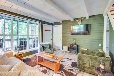 Image de Deck & Grill: 'Cozy Cottage' in Talking Rock!