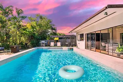 Image de Luxury Lakefront 6br Retreat / Games, Bbq & Views