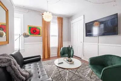 Image de Walkable Historic Home       (Free Bikes to use)
