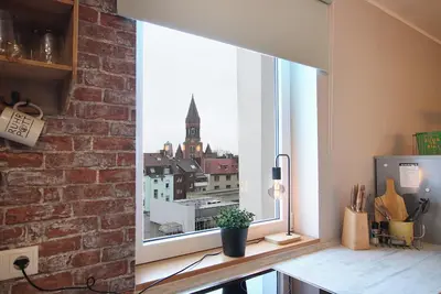 Image de RtR Essen - balcony, central Limbecker Platz, trade fair, university hospital, Smart Tv 88\"