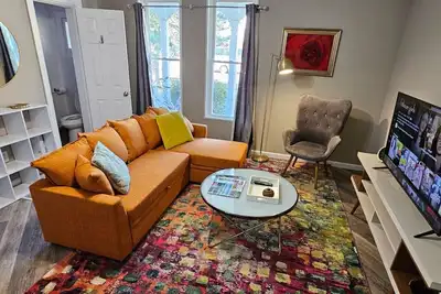 Image de Downtown Getaway ~ Historic & Peaceful, Free Bikes