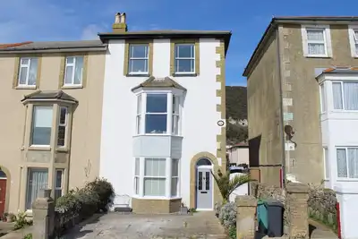 Image de A spacious Victorian house, with stunning sea views and close to town and sea.