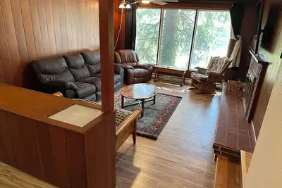 Image de Spacious one bedroom duplex with lots of extra space in a quiet neighborhood.