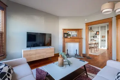 Image de Robin's Egg ~ Private Downtown, Pet-Friendly Gem