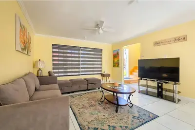 Image de 2-Br, 2. 5 bath with Wi-Fi, Ac, Pool