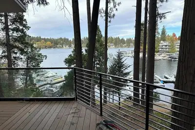 Image de Beautiful 3-bedroom newly renovated Lake Front Home Lake Arrowhead all amenities