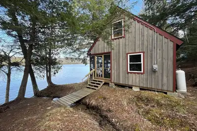 Image de Secluded Cabin on Spring River Lake in Cherryfield Maine